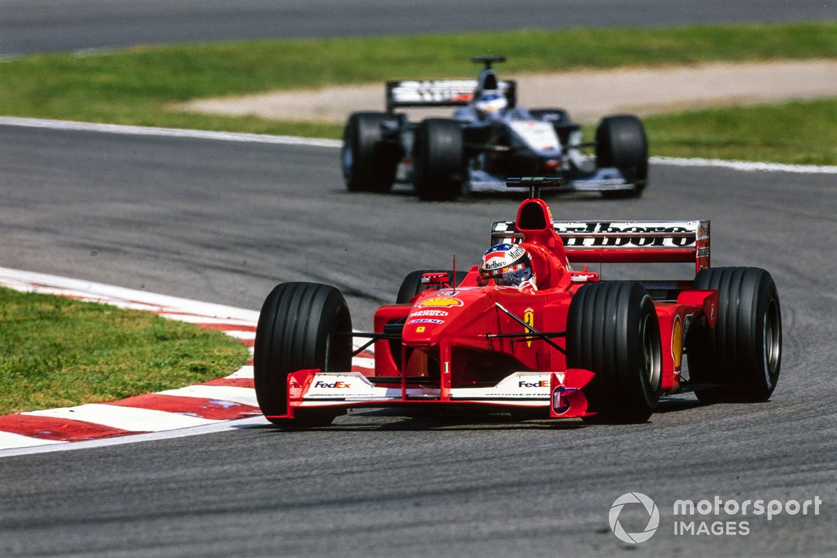 На три титула, завоеванные Хаккиненом и McLaren в конце 90-х, Ferrari и Шумахер ответили шестью подряд победами в Кубке конструкторов и пятью подряд титулами немецкого пилота