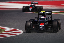 Jenson Button, McLaren MP4-31 vor Fernando Alonso, McLaren MP4-31