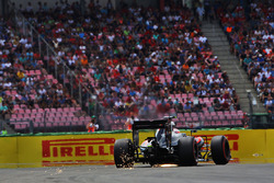 Vonken bij Jenson Button, McLaren MP4-31