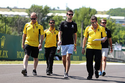 Джоліон Палмер, Renault Sport F1 Team прогулюється по трасі з командою