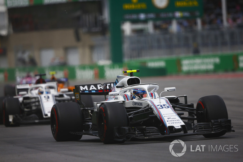 Sergey Sirotkin, Williams FW41, precede Marcus Ericsson, Sauber C37