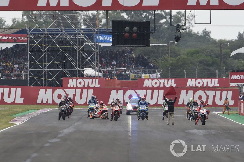 Marc Marquez, Repsol Honda Team, redémarre sa moto sur la grille