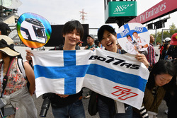 Valtteri Bottas, Mercedes AMG F1 fans and banners