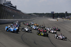 Старт: Такума Сато, Andretti Autosport Honda, Сімон Пажно, Team Penske Chevrolet, Чарлі Кімболл, Chi
