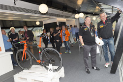 Atmosfera durante la presentazione della bici Orange1 by Colnago dedicata alla 24 Ore di Spa