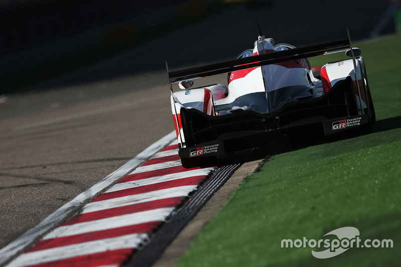#8 Toyota Gazoo Racing Toyota TS050-Hybrid: Sébastien Buemi, Anthony Davidson, Kazuki Nakajima
