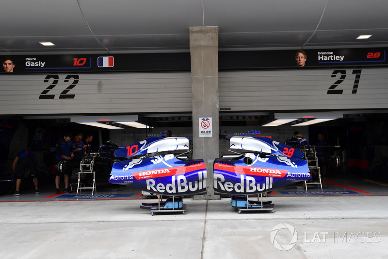 Бокси Scuderia Toro Rosso