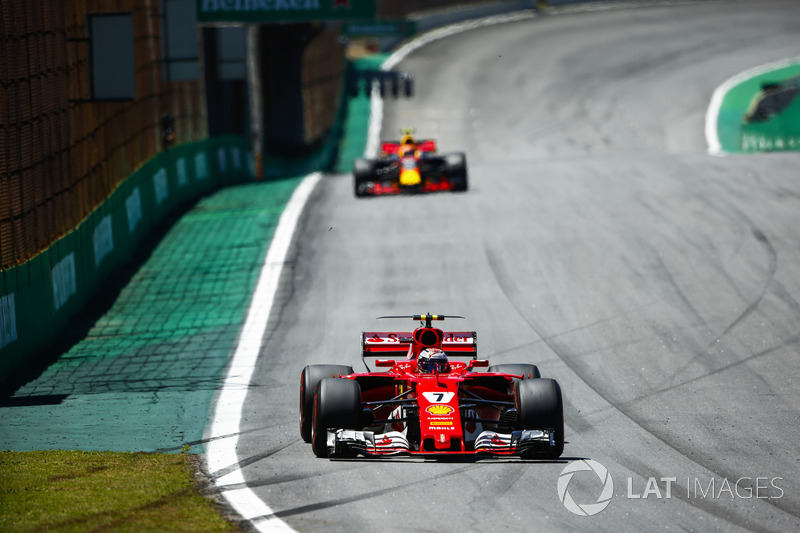 Kimi Raikkonen, Ferrari SF70H, Max Verstappen, Red Bull Racing RB13