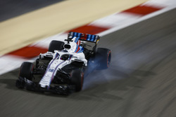 Lance Stroll, Williams FW41 Mercedes, locks up