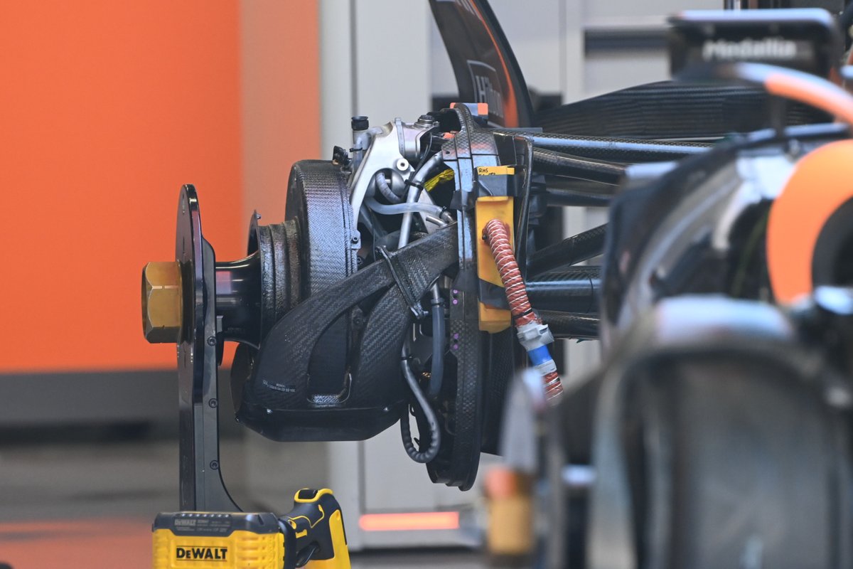 McLaren MCL36: il corner posteriore senza il cestello