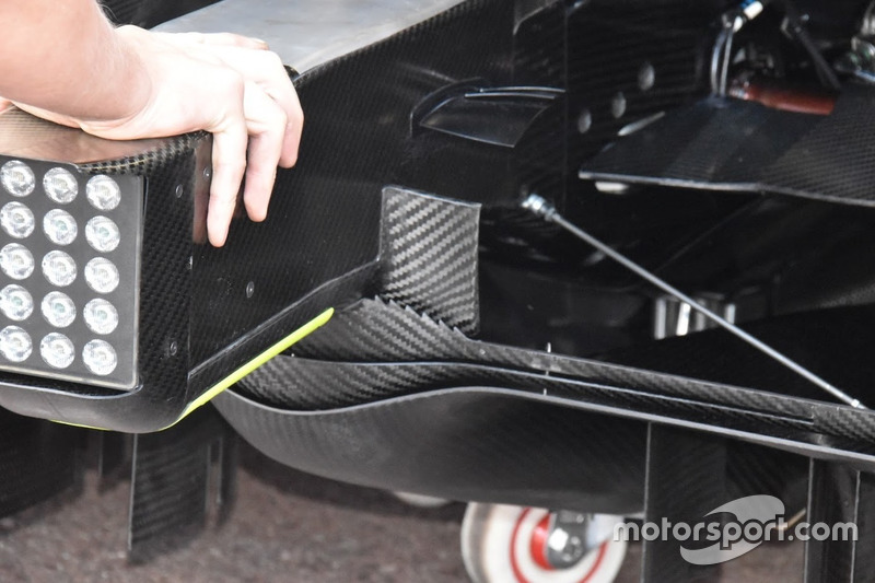 Задня частина Mercedes-AMG F1 W09