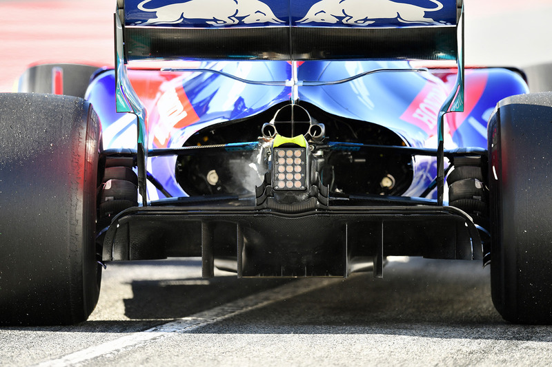 Toro Rosso STR13: T-Flügel