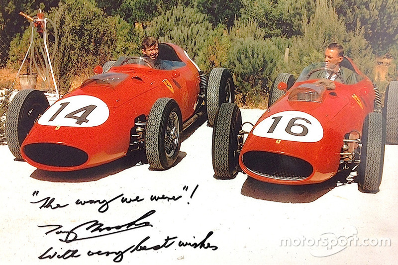 1959 год, Брукс и Герни знакомятся со своими Ferrari 246 Dino. Тони отправил Дэну эту фотографию и записку на Рождество за пару лет до смерти Герни в 2018-м