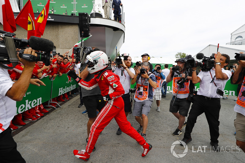 Yarış galibi Sebastian Vettel, Ferrari, parc ferme