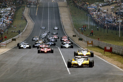 Start: René Arnoux, Renault RE30B and teammate Alain Prost, Renault RE30B lead the rest of the field