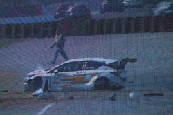 Crash: Jasmin Preisig, Lubner Motorsport, Opel Astra TCR (TV-Bild)