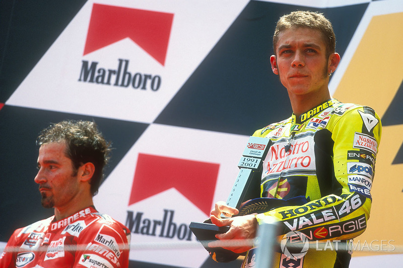 Podyum: Yarış galibi Valentino Rossi, 2. Max Biaggi