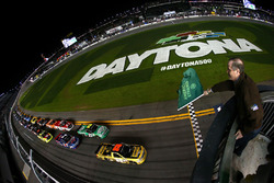 Start: Grant Enfinger, GMS Racing Chevrolet leads