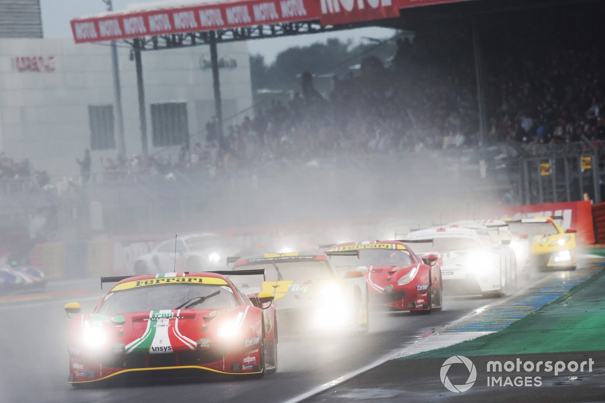 Ferrari 488 GTE EVO №52 команды AF Corse, класс LMGTE Pro: Даниэль Серра, Мигель Молина, Сэм Берд