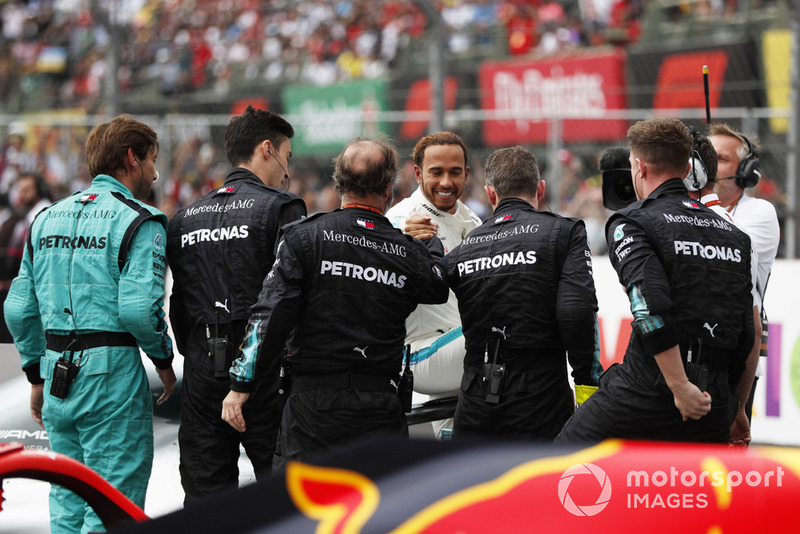 Льюіс Хемілтон, Mercedes AMG F1, святкує титул
