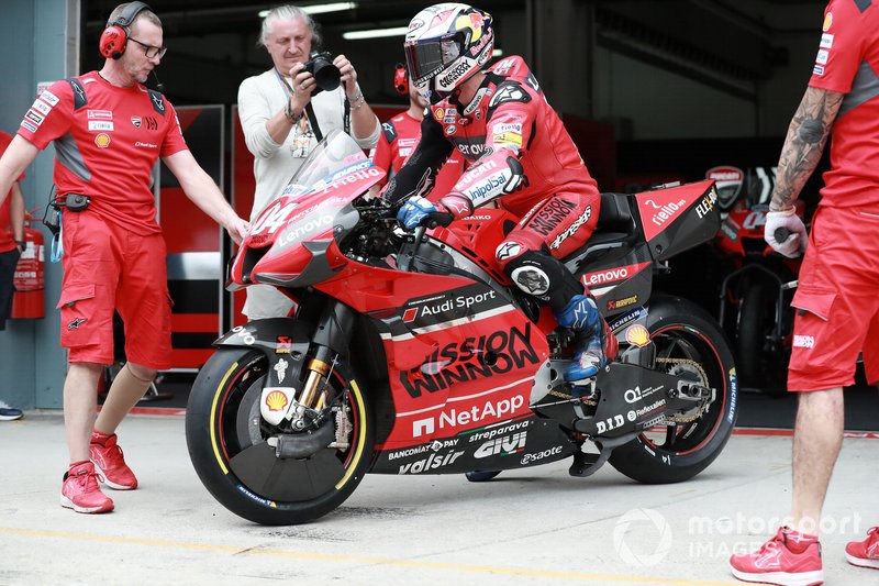 Ducati Desmosedici GP20: si noti la vistosa presa d'aria dei freni anteriori
