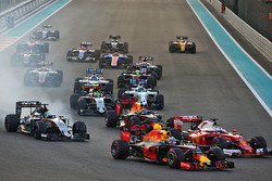 Nico Hulkenberg, Sahara Force India F1 VJM09 and Max Verstappen, Red Bull Racing RB12 at the start o