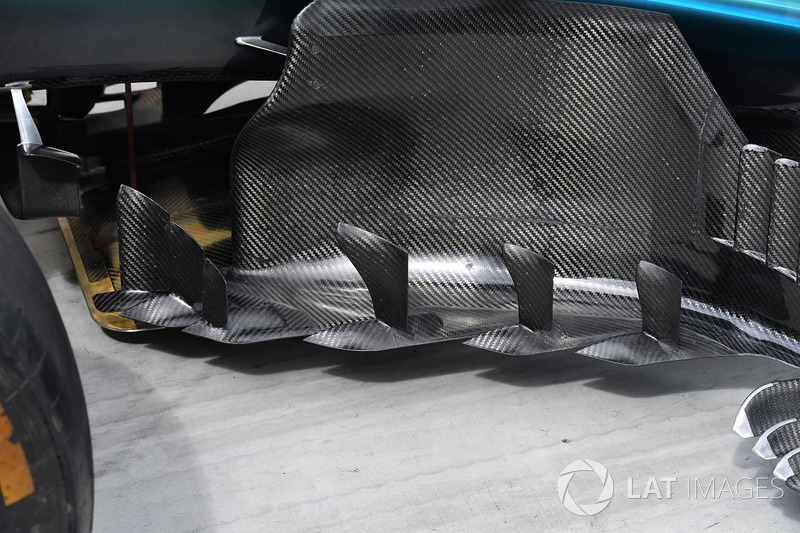 Mercedes-Benz F1 W08 Hybrid bargeboard detay