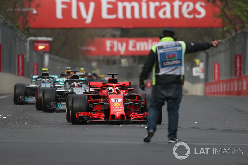 Sebastian Vettel, Ferrari SF71H dan marshal