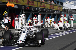 Charles Leclerc, Sauber C37 pit stop