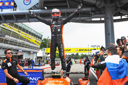 Yarış galibi #26 G-Drive Racing Oreca 07 - Gibson: Jean Eric Vergne