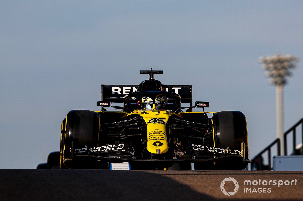 Guanyu Zhou saat menjalani sesi tes bersama Renault