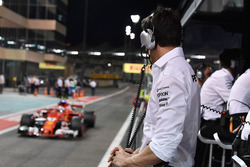 Toto Wolff, Mercedes AMG F1 Direktörü, Sebastian Vettel, Ferrari SF70H