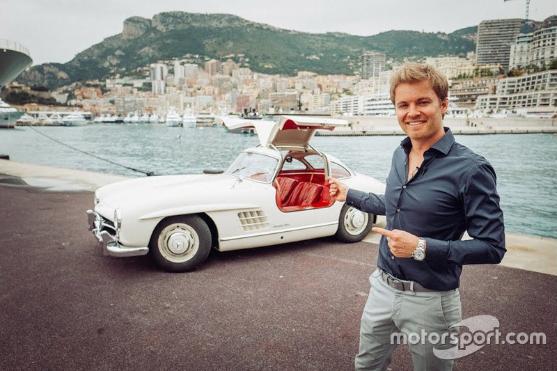 Ніко Росберг, посол Mercedes-Benz Ambassador, та 1955 Mercedes 300 SL Gullwing