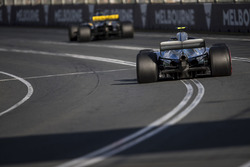 Nico Hulkenberg, Renault Sport F1 Team R.S. 18, Valtteri Bottas, Mercedes AMG F1 W09