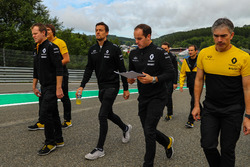 Jolyon Palmer, Renault Sport F1 Team walks the track