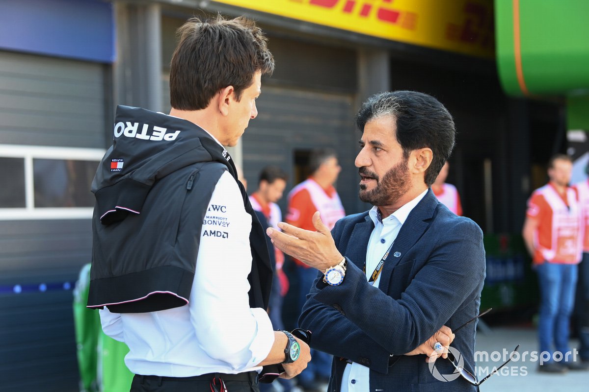 Mohammed Ben Sulayem en discussion avec Toto Wolff
