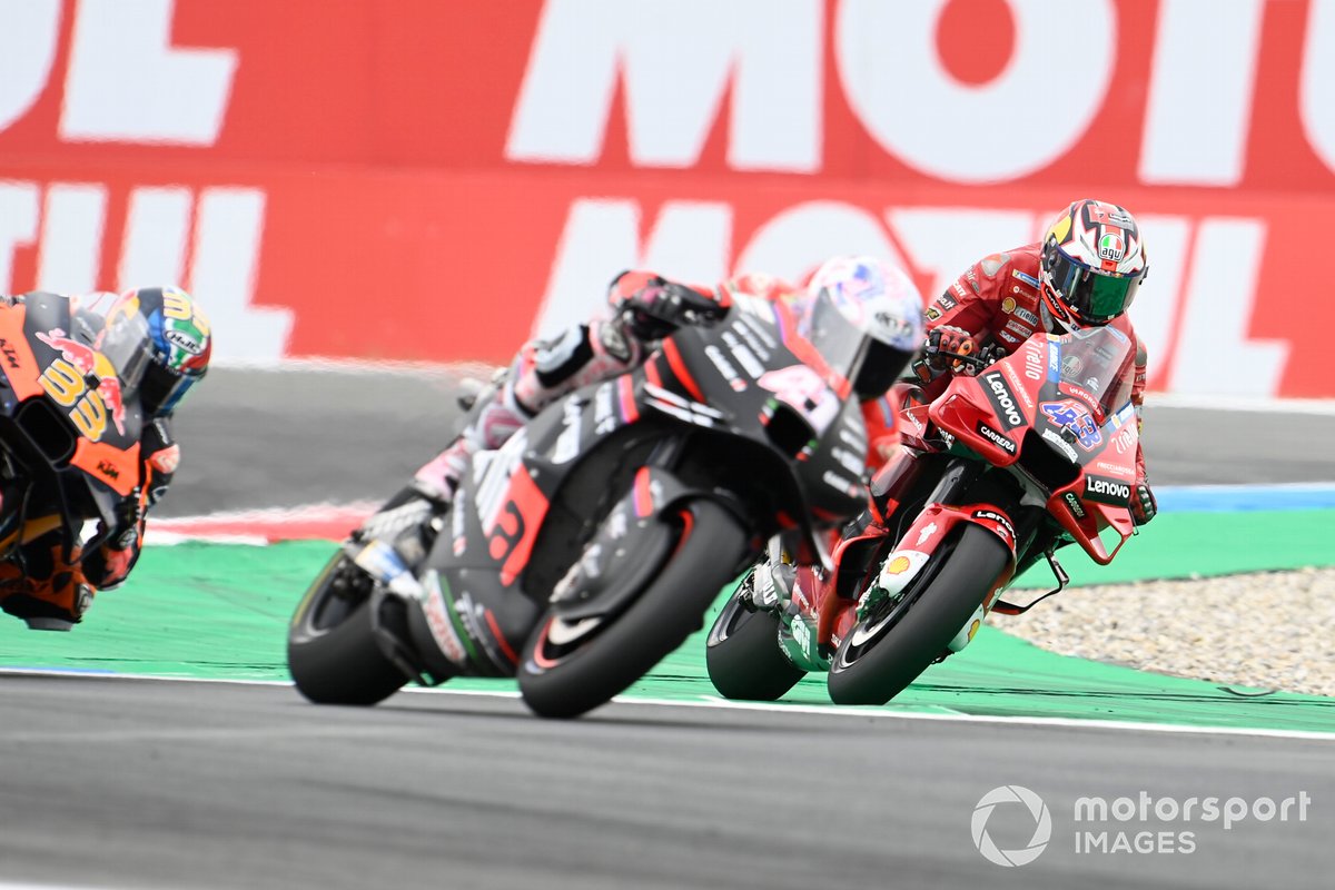 Aleix Espargaro, Aprilia Racing Team, et Jack Miller, Ducati Team