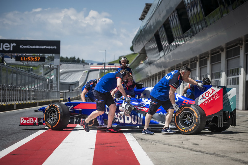 Marc Marquez alla guida di una Toro Rosso F1