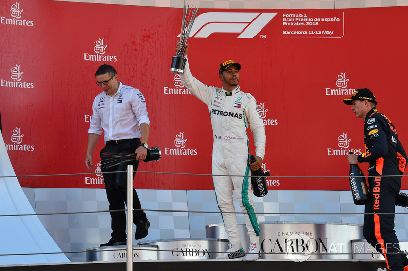 Hamilton tarolt a Mercedesszel Barcelonában - F1 2018