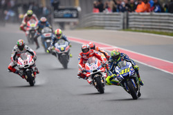 Valentino Rossi, Yamaha Factory Racing; Andrea Dovizioso, Ducati Team
