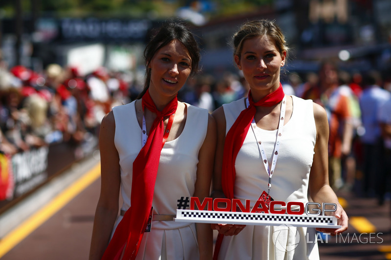 Jeunes femmes servant à la promotion du Grand Prix de Monaco
