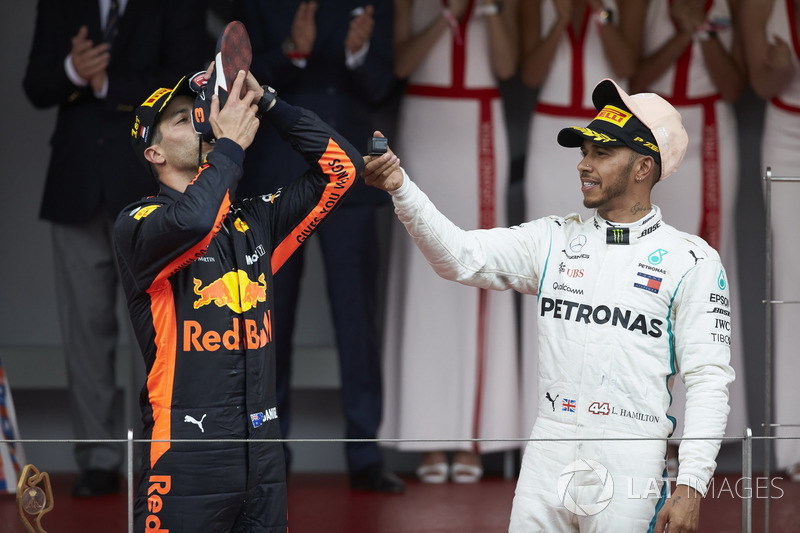 Daniel Ricciardo, Red Bull Racing, Lewis Hamilton, Mercedes AMG F1