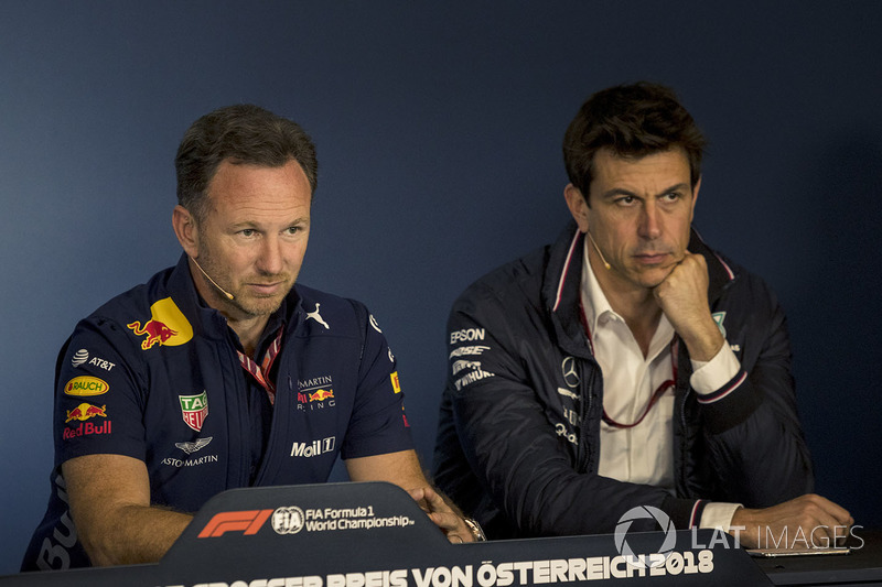 Christian Horner, directeur de Red Bull Racing et Toto Wolff, directeur de Mercedes AMG F1 en conférence de presse