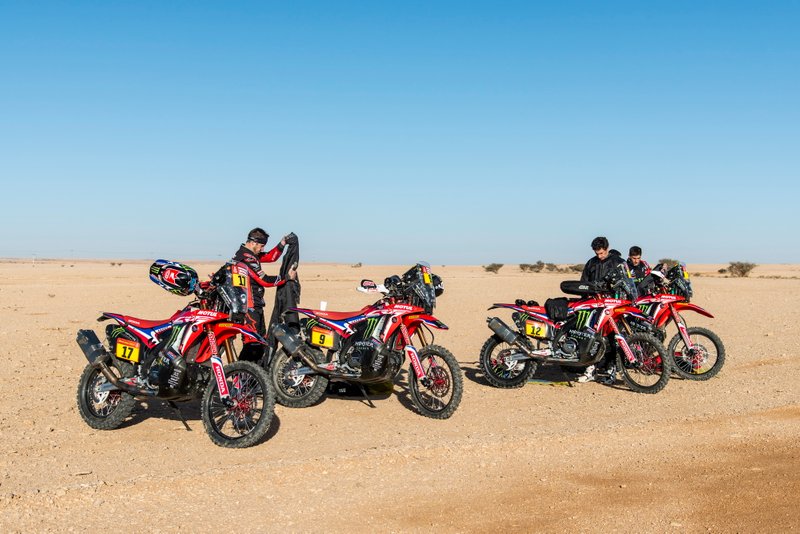Inilah komposisi Monster Energy Honda Team untuk Reli Dakar 2021: Jose Ignacio Cornejo Florimo (17), Ricky Brabec (9), Joan Barreda Bort (12), dan Kevin Benavides (7). Foto diambil pada Reli Dakar 2020 lalu.