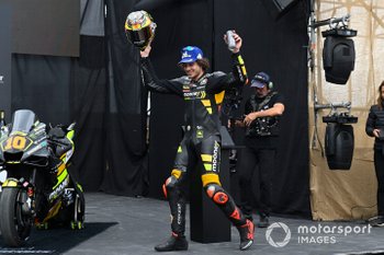 Inapelable triunfo de Bezzecchi en Argentina; resbalón de Bagnaia