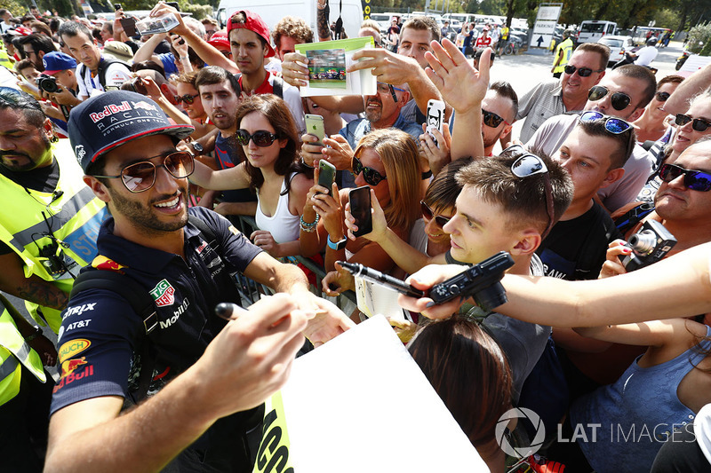 Daniel Ricciardo, Red Bull Racing, signs autograhs for his fans