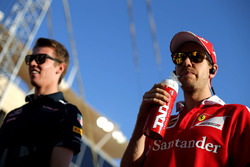 Sebastian Vettel, Ferrari en Daniil Kvyat, Red Bull Racing