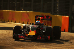 Daniel Ricciardo, Red Bull Racing RB12, con i