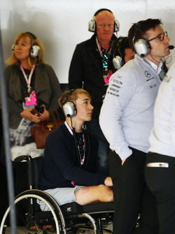 Britanya Formula 4 pilotu Billy Monger Mercedes garajında