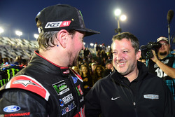 1. Kurt Busch, Stewart-Haas Racing, Ford, mit Tony Stewart, Stewart-Haas Racing